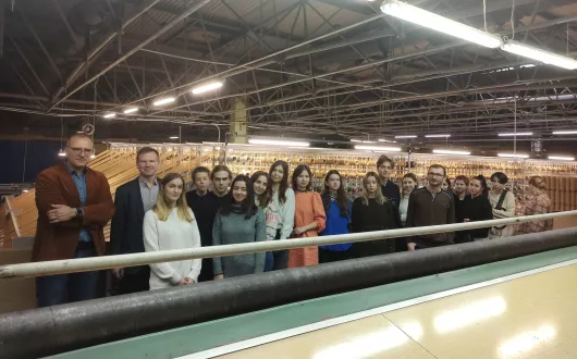 Studenci WTMiWT w fabryce dywanów wełnianych Dywilan